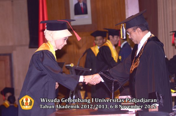 wisuda-unpad-gel-i-ta-2012_2013-fakultas-hukum-oleh-rektor-003