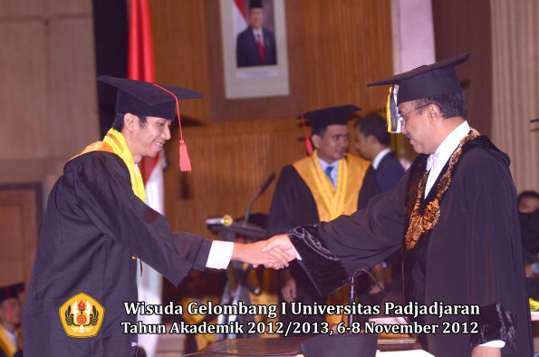 wisuda-unpad-gel-i-ta-2012_2013-fakultas-hukum-oleh-rektor-004