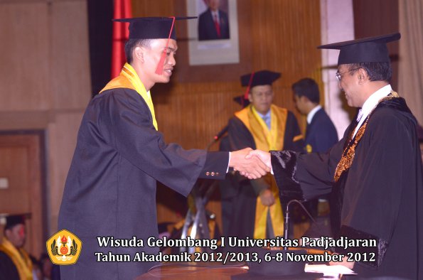 wisuda-unpad-gel-i-ta-2012_2013-fakultas-hukum-oleh-rektor-011