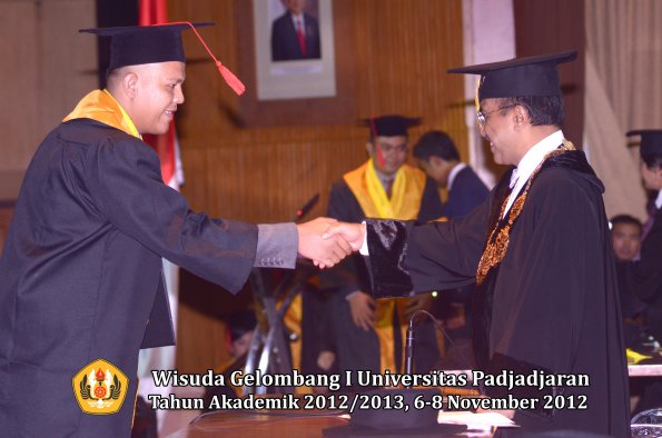 wisuda-unpad-gel-i-ta-2012_2013-fakultas-hukum-oleh-rektor-012