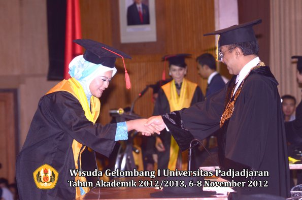 wisuda-unpad-gel-i-ta-2012_2013-fakultas-hukum-oleh-rektor-022