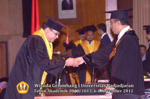 wisuda-unpad-gel-i-ta-2012_2013-fakultas-hukum-oleh-rektor-047