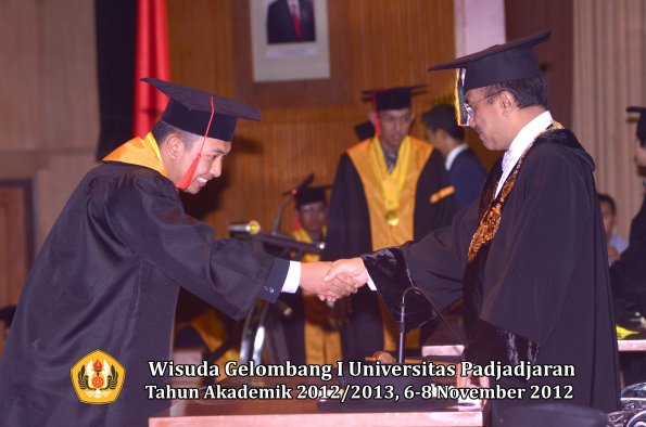 wisuda-unpad-gel-i-ta-2012_2013-fakultas-hukum-oleh-rektor-057