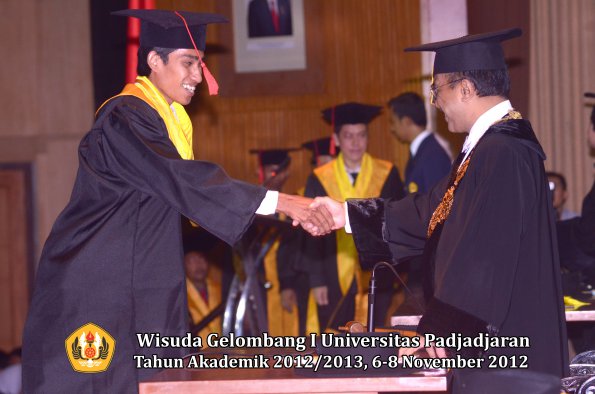 wisuda-unpad-gel-i-ta-2012_2013-fakultas-hukum-oleh-rektor-076