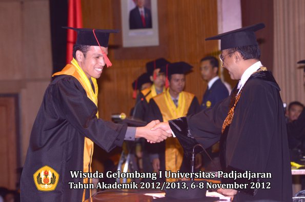 wisuda-unpad-gel-i-ta-2012_2013-fakultas-hukum-oleh-rektor-101