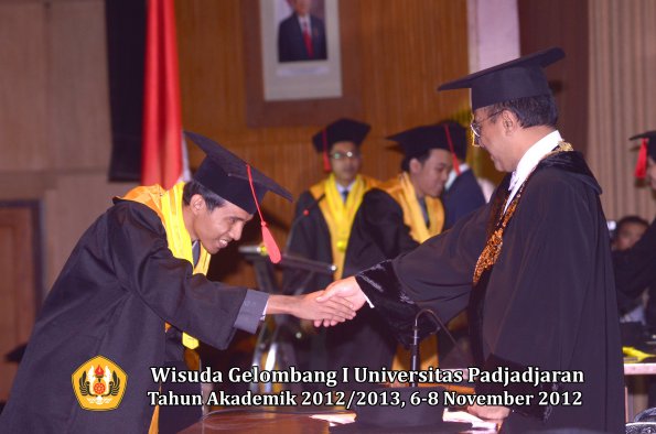 wisuda-unpad-gel-i-ta-2012_2013-fakultas-hukum-oleh-rektor-102