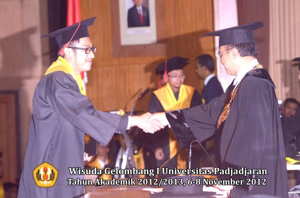 wisuda-unpad-gel-i-ta-2012_2013-fakultas-hukum-oleh-rektor-104