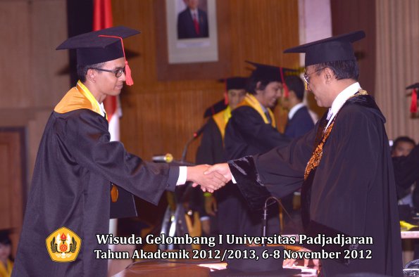 wisuda-unpad-gel-i-ta-2012_2013-fakultas-hukum-oleh-rektor-109