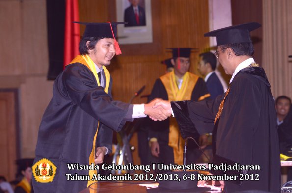 wisuda-unpad-gel-i-ta-2012_2013-fakultas-hukum-oleh-rektor-110