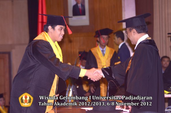 wisuda-unpad-gel-i-ta-2012_2013-fakultas-hukum-oleh-rektor-111