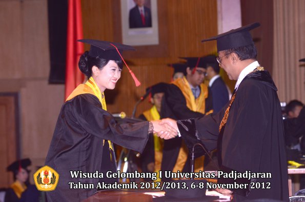 wisuda-unpad-gel-i-ta-2012_2013-fakultas-hukum-oleh-rektor-116