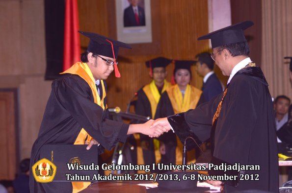 wisuda-unpad-gel-i-ta-2012_2013-fakultas-hukum-oleh-rektor-117