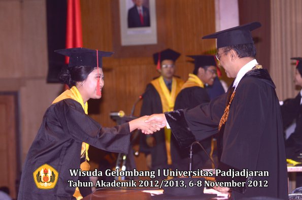 wisuda-unpad-gel-i-ta-2012_2013-fakultas-hukum-oleh-rektor-118