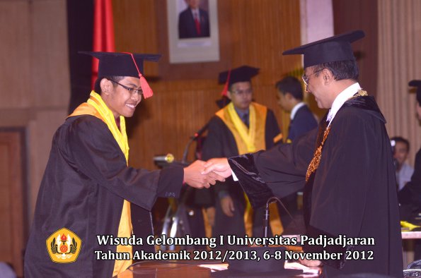 wisuda-unpad-gel-i-ta-2012_2013-fakultas-hukum-oleh-rektor-119