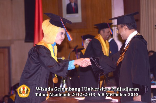 wisuda-unpad-gel-i-ta-2012_2013-fakultas-teknik-geologi-oleh-rektor-14