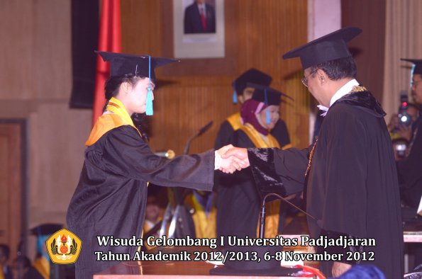 wisuda-unpad-gel-i-ta-2012_2013-fakultas-ilmu-budaya-oleh-rektor-014