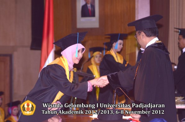 wisuda-unpad-gel-i-ta-2012_2013-fakultas-ilmu-budaya-oleh-rektor-090