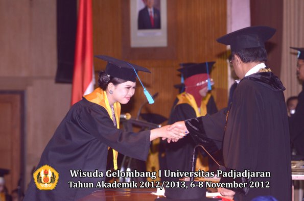 wisuda-unpad-gel-i-ta-2012_2013-fakultas-ilmu-budaya-oleh-rektor-118