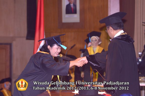 wisuda-unpad-gel-i-ta-2012_2013-fakultas-ilmu-budaya-oleh-rektor-123