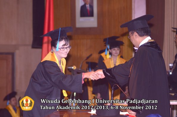 wisuda-unpad-gel-i-ta-2012_2013-fakultas-ilmu-budaya-oleh-rektor-132