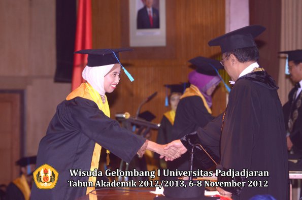 wisuda-unpad-gel-i-ta-2012_2013-fakultas-ilmu-budaya-oleh-rektor-141