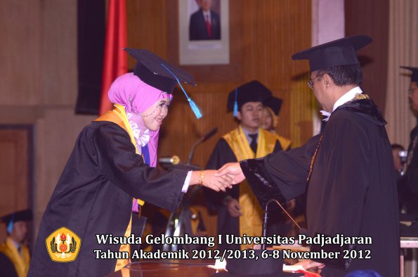 wisuda-unpad-gel-i-ta-2012_2013-fakultas-ilmu-budaya-oleh-rektor-145