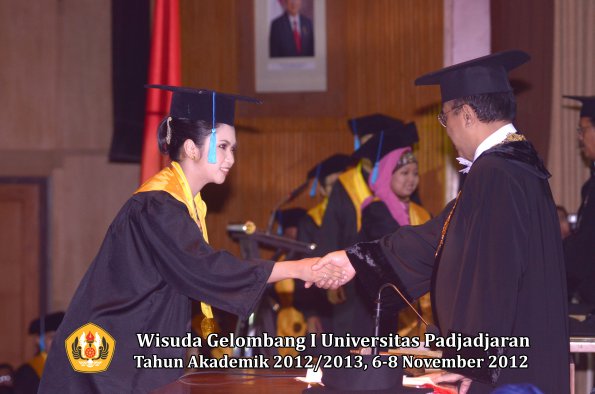 wisuda-unpad-gel-i-ta-2012_2013-fakultas-ilmu-budaya-oleh-rektor-148