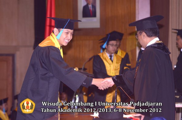 wisuda-unpad-gel-i-ta-2012_2013-fakultas-ilmu-budaya-oleh-rektor-150