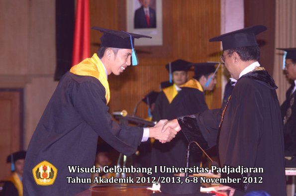 wisuda-unpad-gel-i-ta-2012_2013-fakultas-ilmu-budaya-oleh-rektor-153