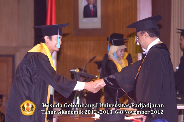 wisuda-unpad-gel-i-ta-2012_2013-fakultas-ilmu-budaya-oleh-rektor-155