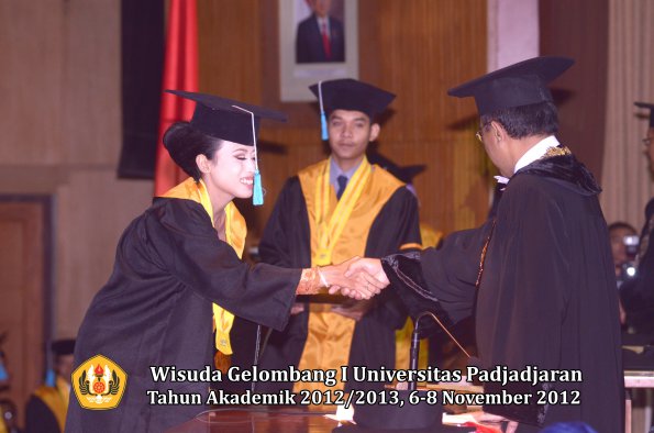 wisuda-unpad-gel-i-ta-2012_2013-fakultas-ilmu-budaya-oleh-rektor-160