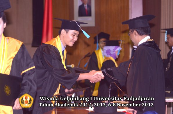 wisuda-unpad-gel-i-ta-2012_2013-fakultas-ilmu-budaya-oleh-rektor-161