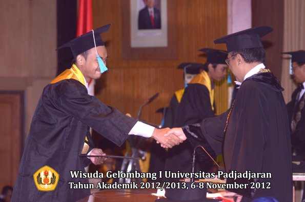 wisuda-unpad-gel-i-ta-2012_2013-fakultas-ilmu-budaya-oleh-rektor-163