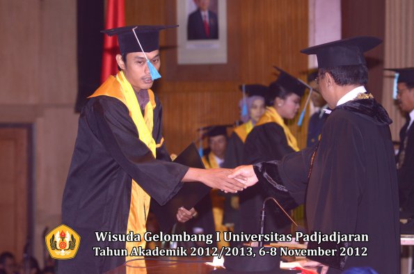 wisuda-unpad-gel-i-ta-2012_2013-fakultas-ilmu-budaya-oleh-rektor-164