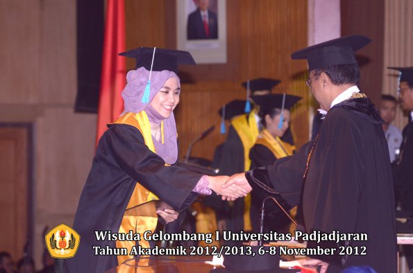 wisuda-unpad-gel-i-ta-2012_2013-fakultas-ilmu-budaya-oleh-rektor-166