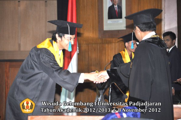 wisuda-unpad-gel-i-ta-2012_2013-fakultas-ilmu-budaya-oleh-rektor-168