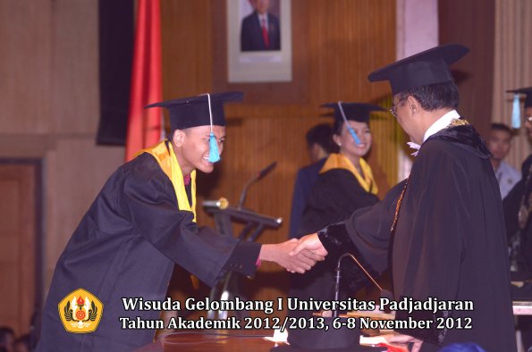 wisuda-unpad-gel-i-ta-2012_2013-fakultas-ilmu-budaya-oleh-rektor-169