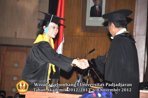 wisuda-unpad-gel-i-ta-2012_2013-fakultas-ilmu-budaya-oleh-rektor-170