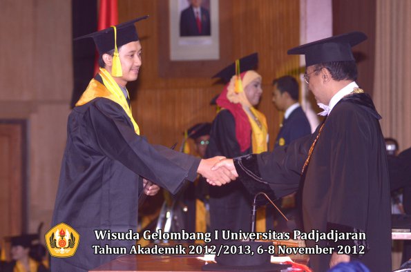 wisuda-unpad-gel-i-ta-2012_2013-fakultas-ilmu-komunikasi-oleh-rektor-006