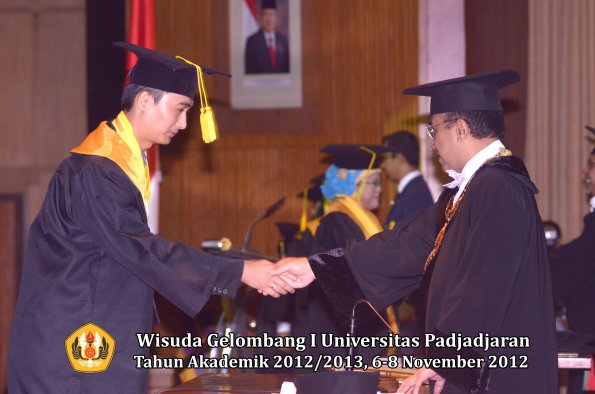 wisuda-unpad-gel-i-ta-2012_2013-fakultas-ilmu-komunikasi-oleh-rektor-011