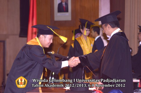 wisuda-unpad-gel-i-ta-2012_2013-fakultas-ilmu-komunikasi-oleh-rektor-014