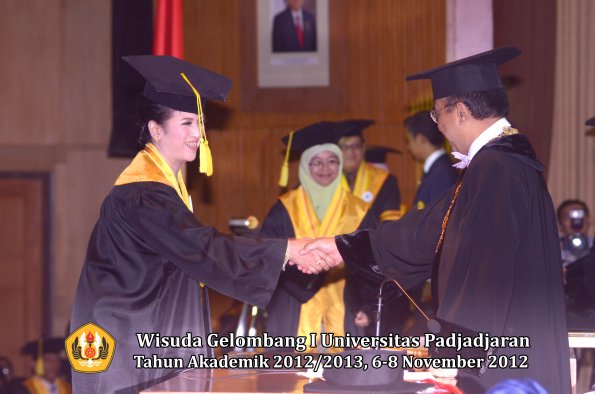 wisuda-unpad-gel-i-ta-2012_2013-fakultas-ilmu-komunikasi-oleh-rektor-022