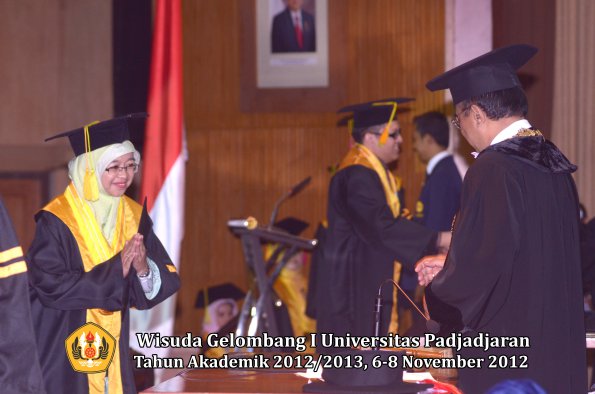 wisuda-unpad-gel-i-ta-2012_2013-fakultas-ilmu-komunikasi-oleh-rektor-023