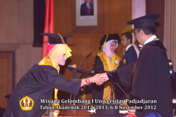 wisuda-unpad-gel-i-ta-2012_2013-fakultas-ilmu-komunikasi-oleh-rektor-027