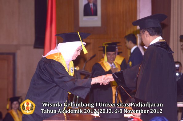 wisuda-unpad-gel-i-ta-2012_2013-fakultas-ilmu-komunikasi-oleh-rektor-028