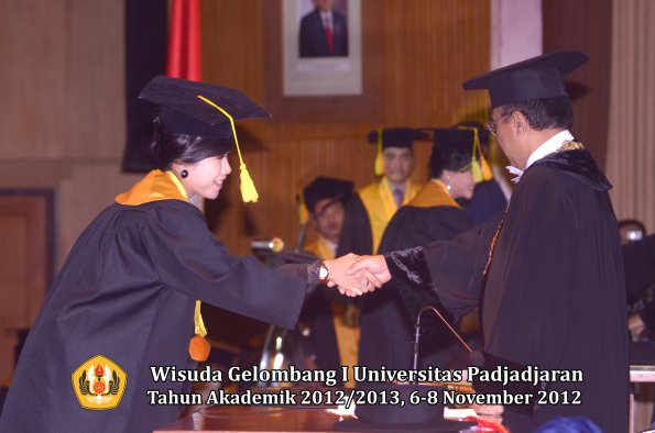 wisuda-unpad-gel-i-ta-2012_2013-fakultas-ilmu-komunikasi-oleh-rektor-035