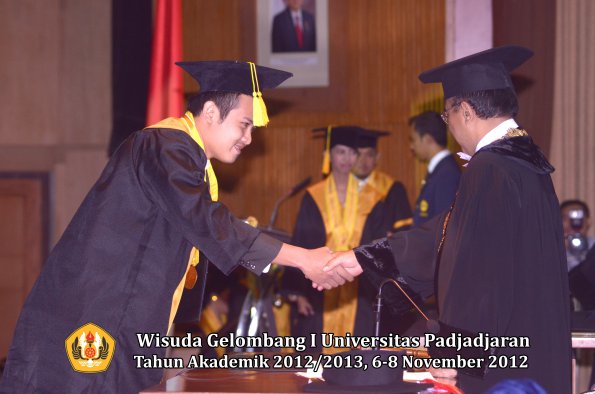 wisuda-unpad-gel-i-ta-2012_2013-fakultas-ilmu-komunikasi-oleh-rektor-038