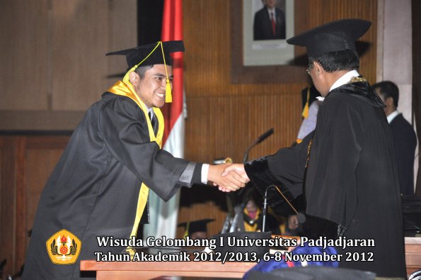 wisuda-unpad-gel-i-ta-2012_2013-fakultas-ilmu-komunikasi-oleh-rektor-066