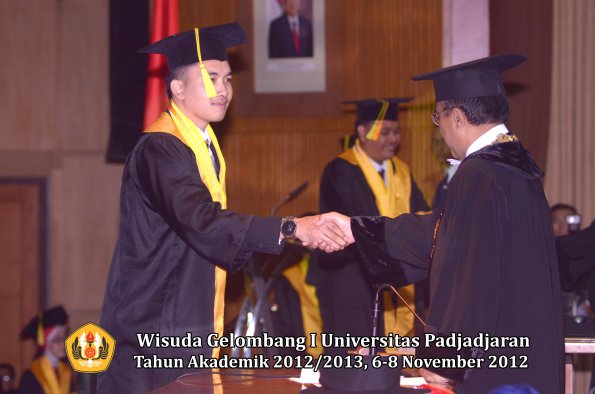 wisuda-unpad-gel-i-ta-2012_2013-fakultas-ilmu-komunikasi-oleh-rektor-077