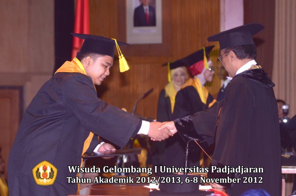 wisuda-unpad-gel-i-ta-2012_2013-fakultas-ilmu-komunikasi-oleh-rektor-083